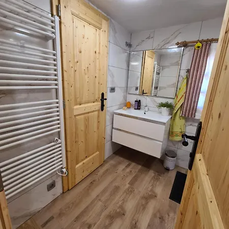 Pajek & Pajcevina On The Hayrack 샬레 *