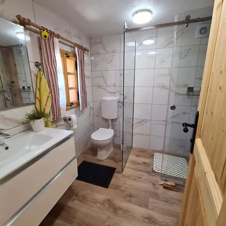 Pajek & Pajcevina On The Hayrack בקתה Dobje pri Lesicnem