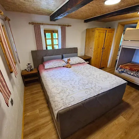 בקתה Pajek & Pajcevina On The Hayrack