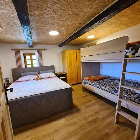 Pajek & Pajcevina On The Hayrack