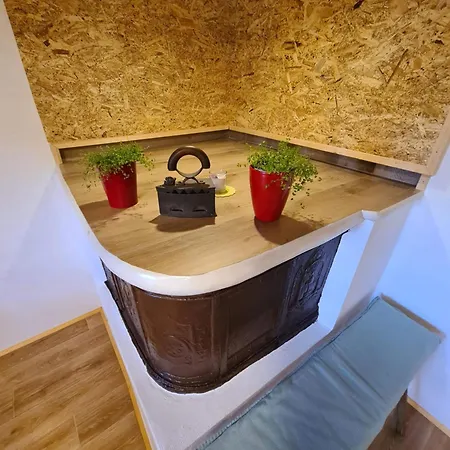 Pajek & Pajcevina On The Hayrack *