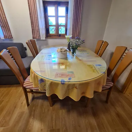 Pajek & Pajcevina On The Hayrack