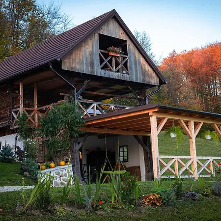 Pajek & Pajcevina On The Hayrack *