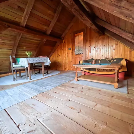 Pajek & Pajcevina On The Hayrack 샬레