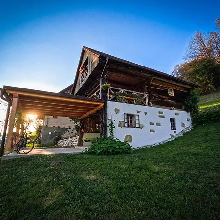 Pajek & Pajcevina On The Hayrack 샬레