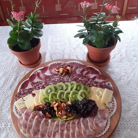 Pajek & Pajcevina On The Hayrack Dobje pri Lesicnem