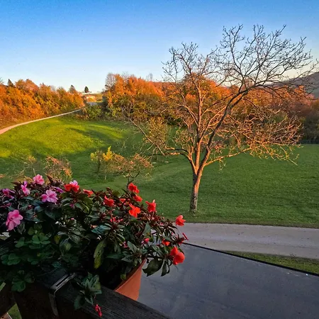 בקתה Pajek & Pajcevina On The Hayrack Dobje pri Lesicnem