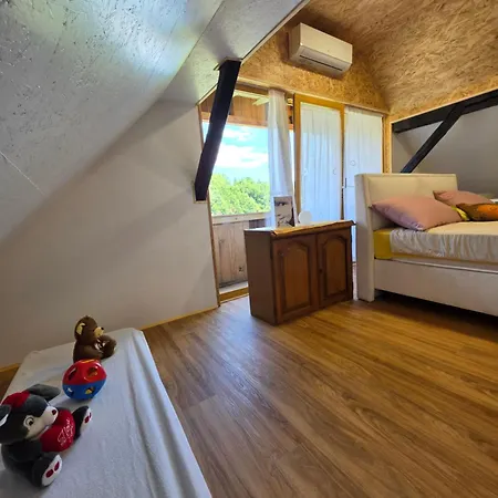 Chalet Pajek & Pajcevina On The Hayrack Dobje pri Lesicnem