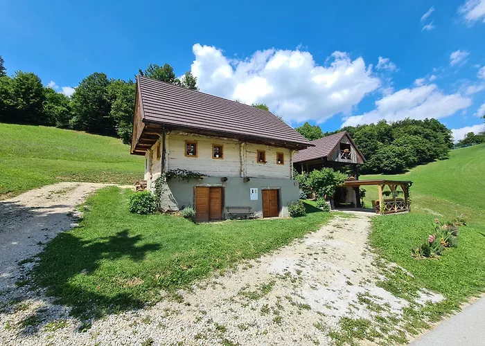 Pajek & Pajcevina On The Hayrack Chalé Dobje pri Lesicnem