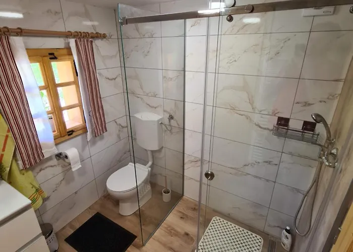 Pajek & Pajcevina On The Hayrack Chalé Dobje pri Lesicnem