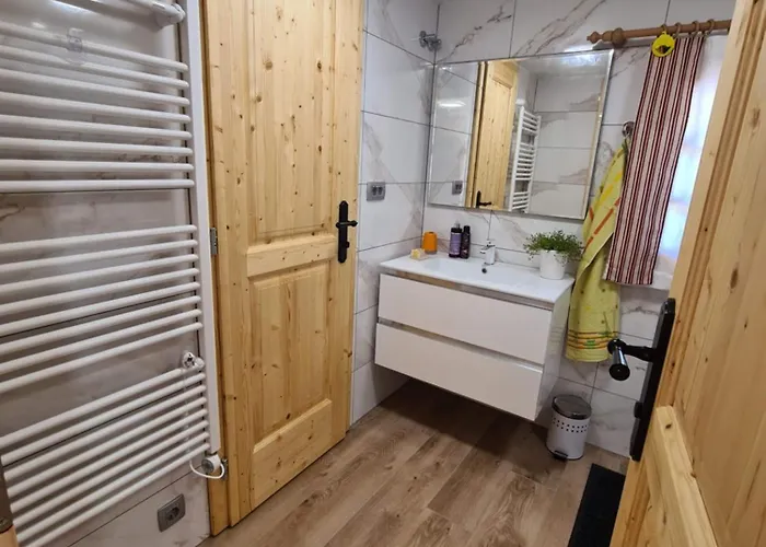 Pajek & Pajcevina On The Hayrack Chalé *