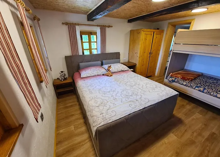 Chalé Pajek & Pajcevina On The Hayrack