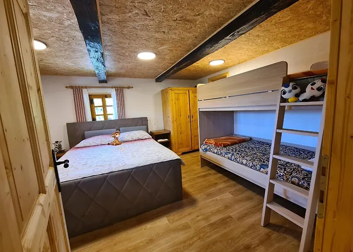 Pajek & Pajcevina On The Hayrack