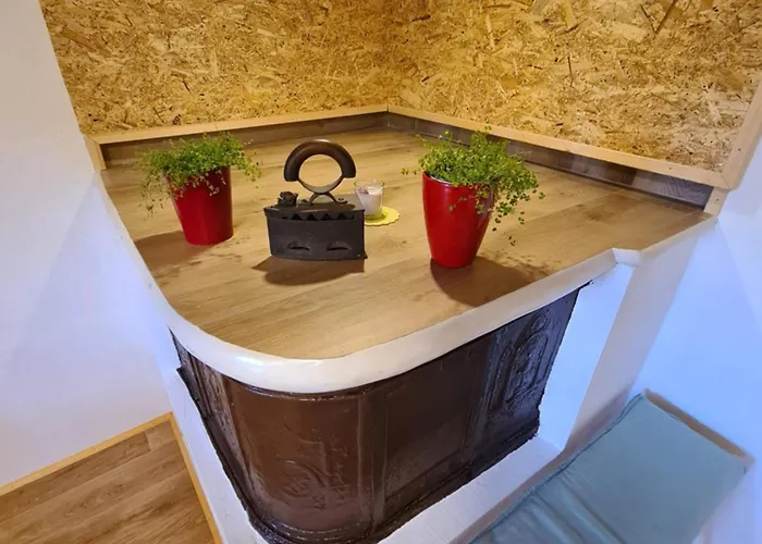 Pajek & Pajcevina On The Hayrack *