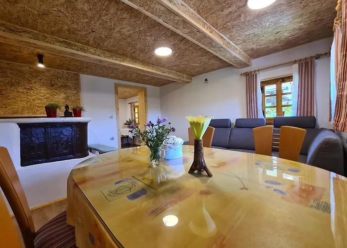 Chalé Pajek & Pajcevina On The Hayrack