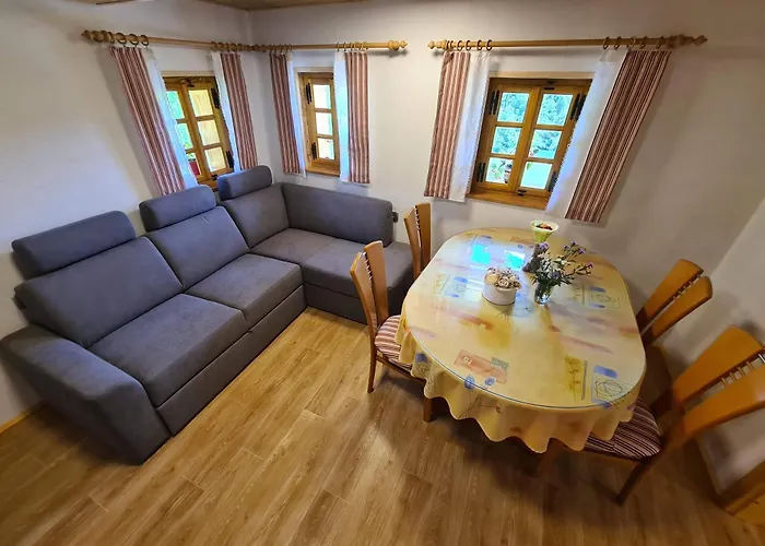 Chalé Pajek & Pajcevina On The Hayrack