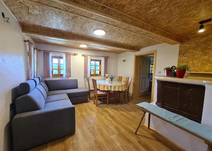 Chalé Pajek & Pajcevina On The Hayrack *