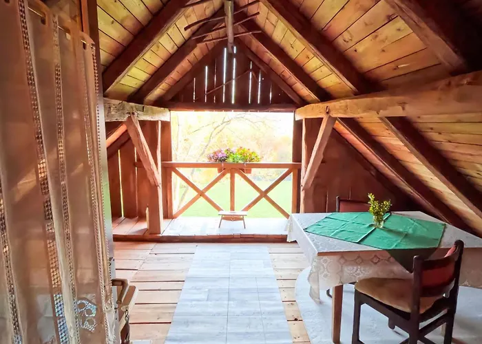 Pajek & Pajcevina On The Hayrack Chalé