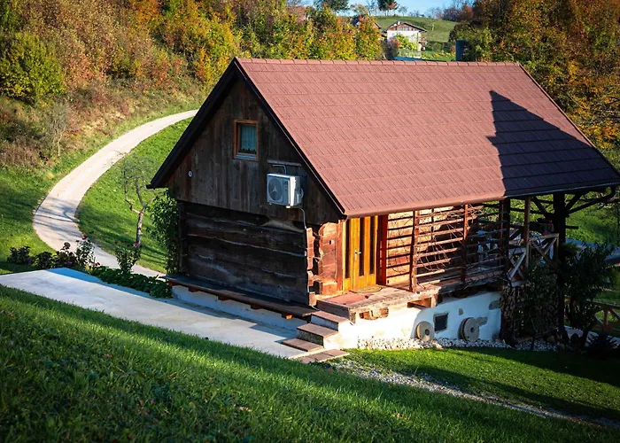 Pajek & Pajcevina On The Hayrack Chalé Dobje pri Lesicnem