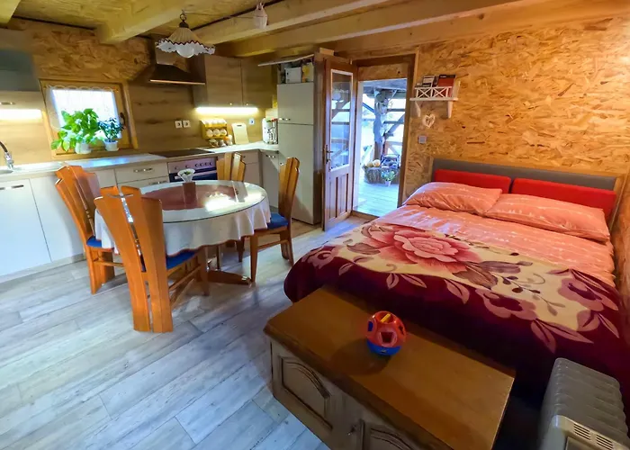 Pajek & Pajcevina On The Hayrack Chalé