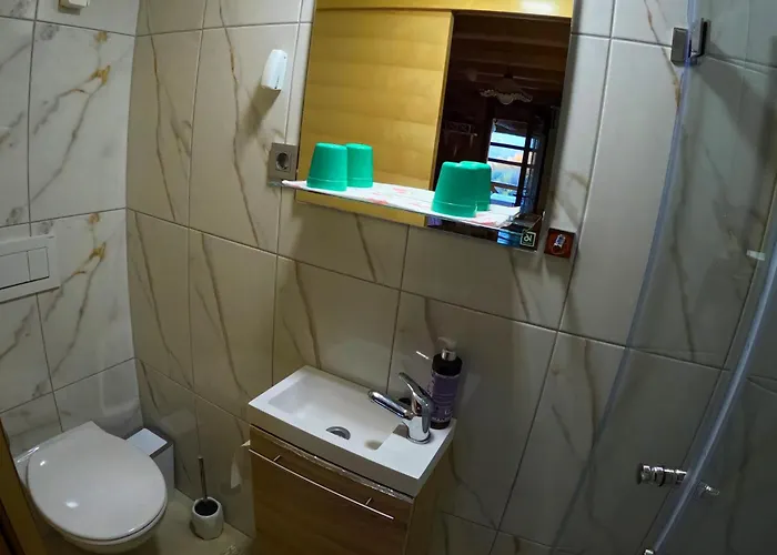 Pajek & Pajcevina On The Hayrack *