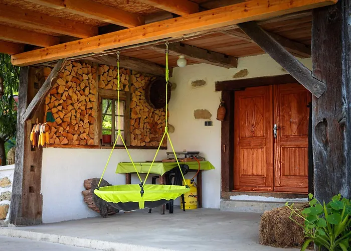 Pajek & Pajcevina On The Hayrack Chalé