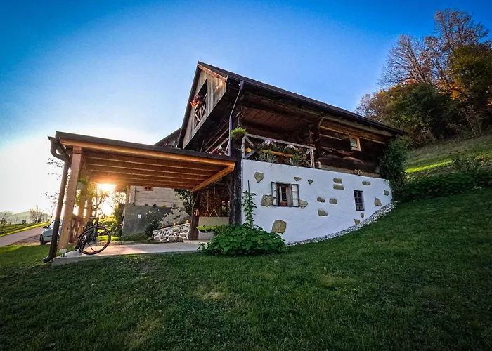 Pajek & Pajcevina On The Hayrack Chalé