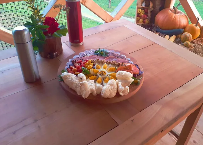 Chalé Pajek & Pajcevina On The Hayrack